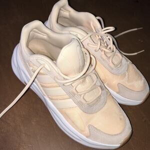 adidas Ozelle Cloudfoam‎ Low Peach Size 8.5 -